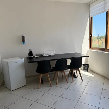 فندق مبيت وإفطار Dekag House 4*
