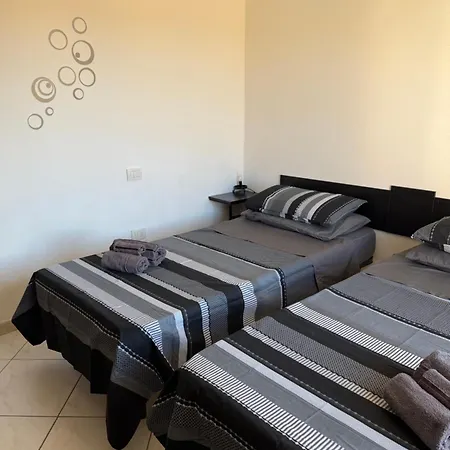 Dekag House فندق مبيت وإفطار أولبيا